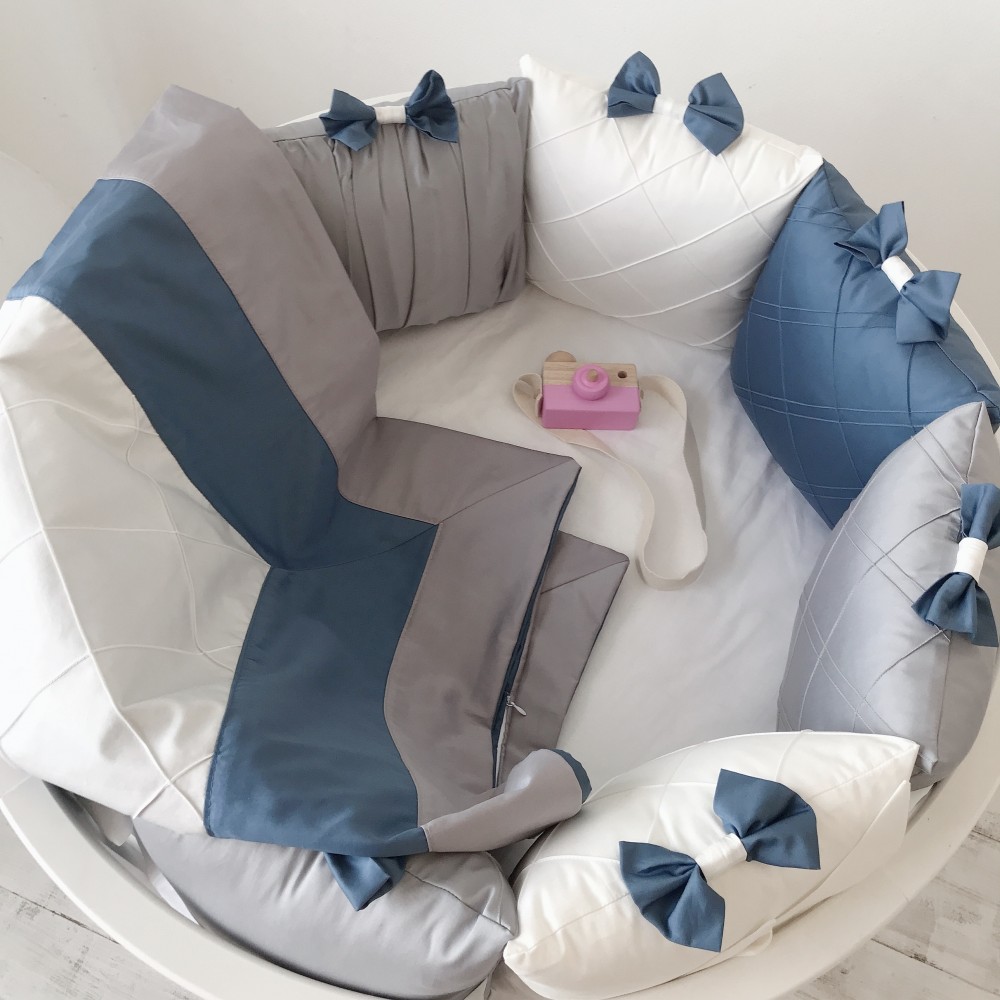 Бортики в кроватку "Трио" в овальную или в прямоугольную кроватку. 12 подушек со съемными чехлами
