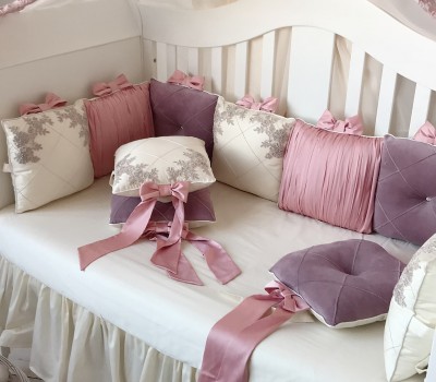 Бортики в кроватку "Dream" с шелком и велюром. 12 подушек со съемными чехлами