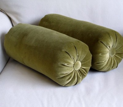 Декоративная подушка "Валик".  Материал: велюр.